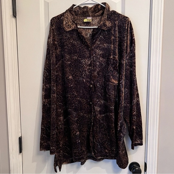 Mauri Tops - Mahudi Knitwear Plus Size 28 Velour Animal Print Button-Down Long Sleeve Blouse